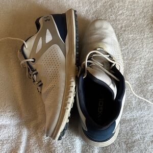 Under Armour Women's Charged Breathe Spikeless Golf Shoes